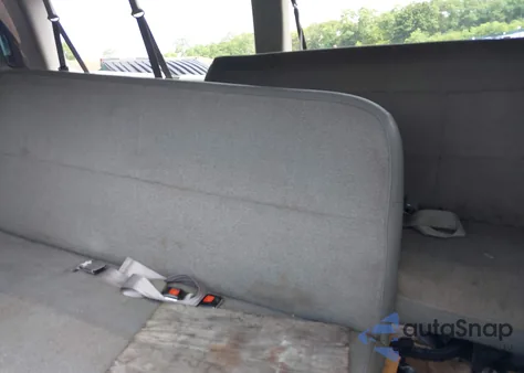 2003 Ford E-350 Super Duty Xl/Xlt z USA, uszkodzony, nr VIN 1FBSS31F03HB97415